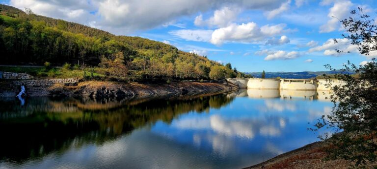 Tour des barrages de Soulage et de la Rive.